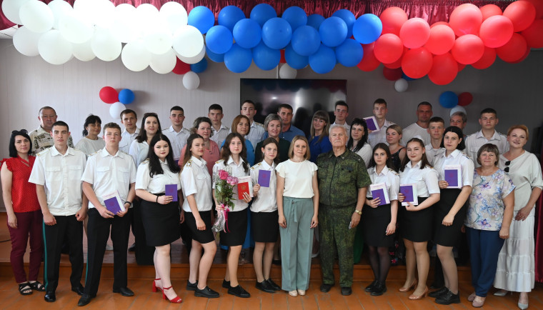 Торжественное вручение аттестатов.